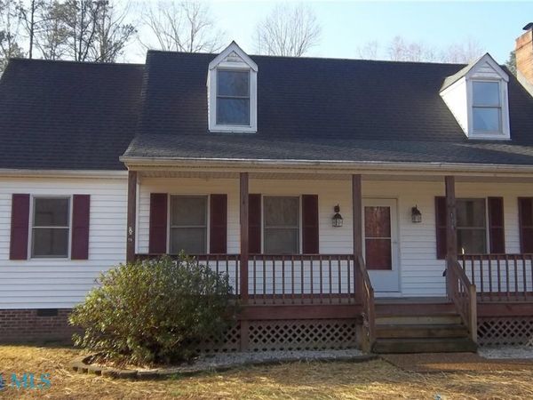 128 N Oakes Circle, Saluda, VA 23149