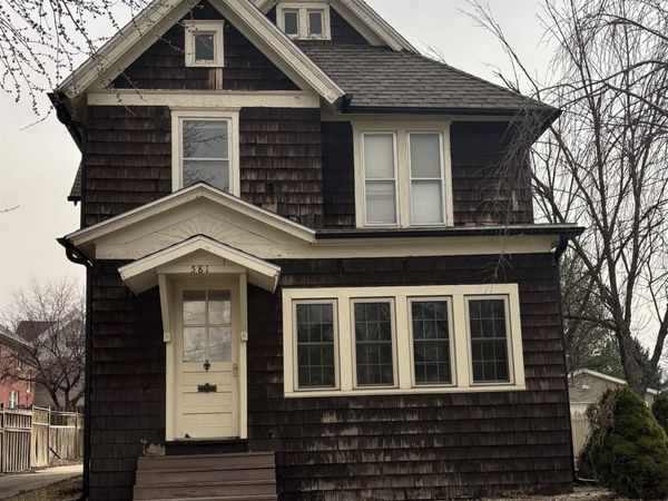 581 N SEMINARY Street, Galesburg, IL 61401