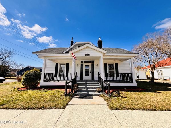 201 N Massey Street, Selma, NC 27576