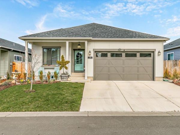 248 Christopher Way, Talent, OR 97540