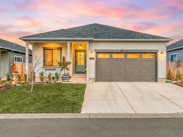 248 Christopher Way, Talent, OR 97540