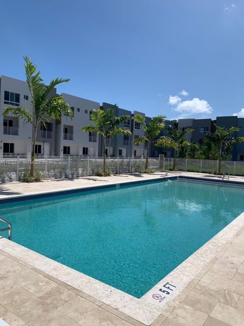 2555 NE 193rd St , Unit 2224, Miami, FL 33180 Photo