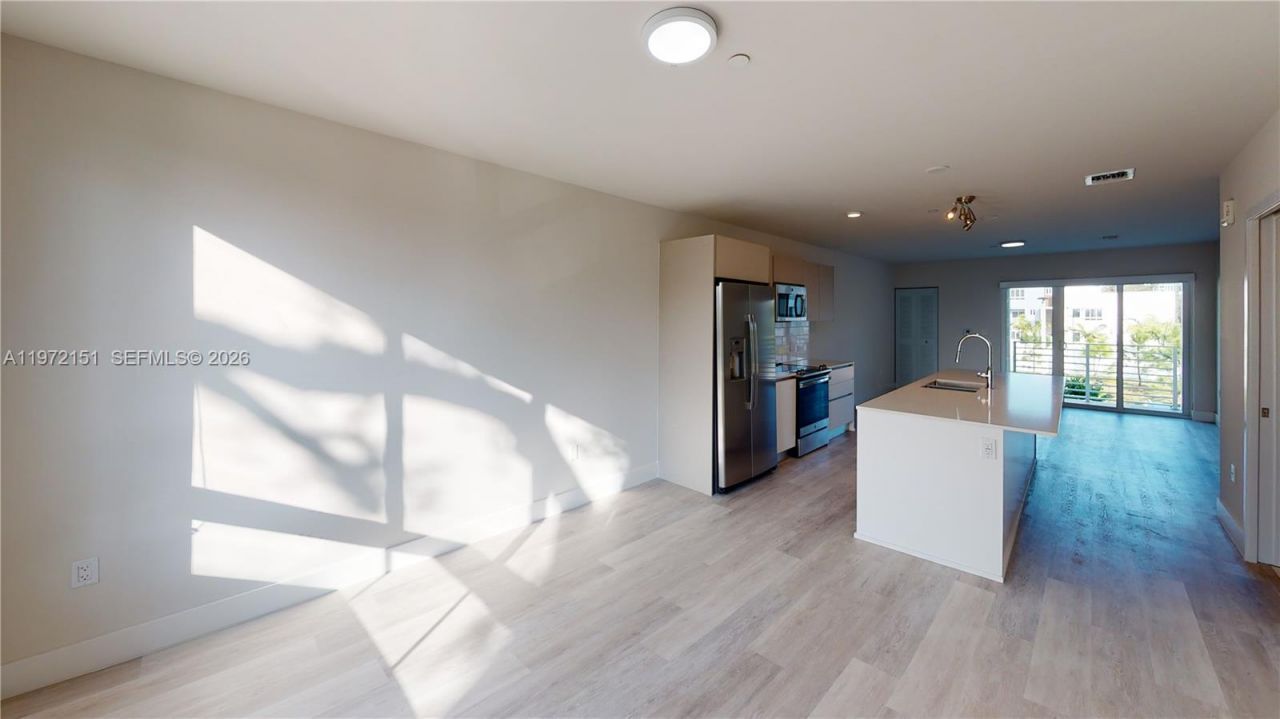 2555 NE 193rd St , Unit 2224, Miami, FL 33180 Photo