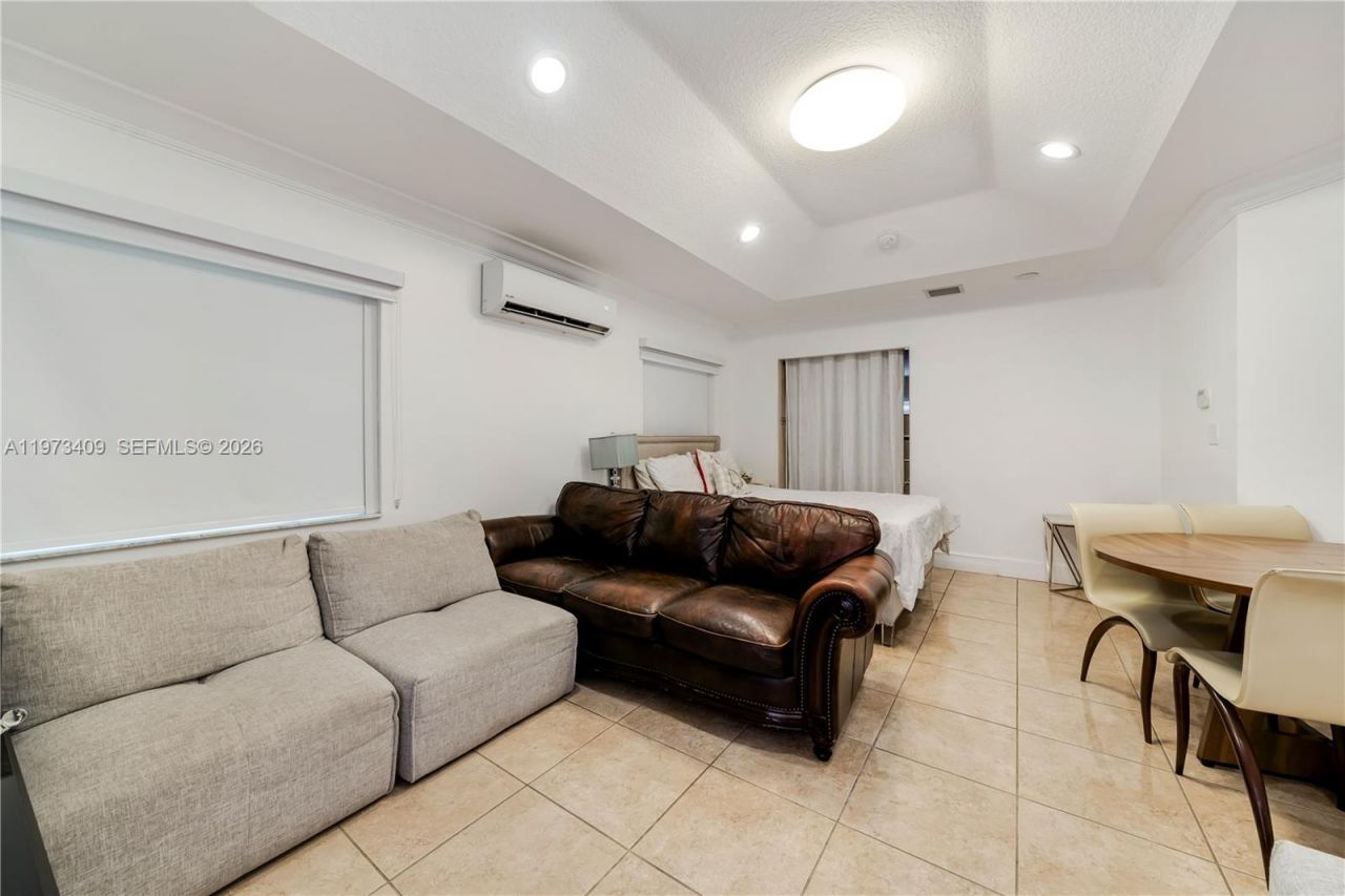 13050 SW 26th St, Miami, FL 33175 Photo