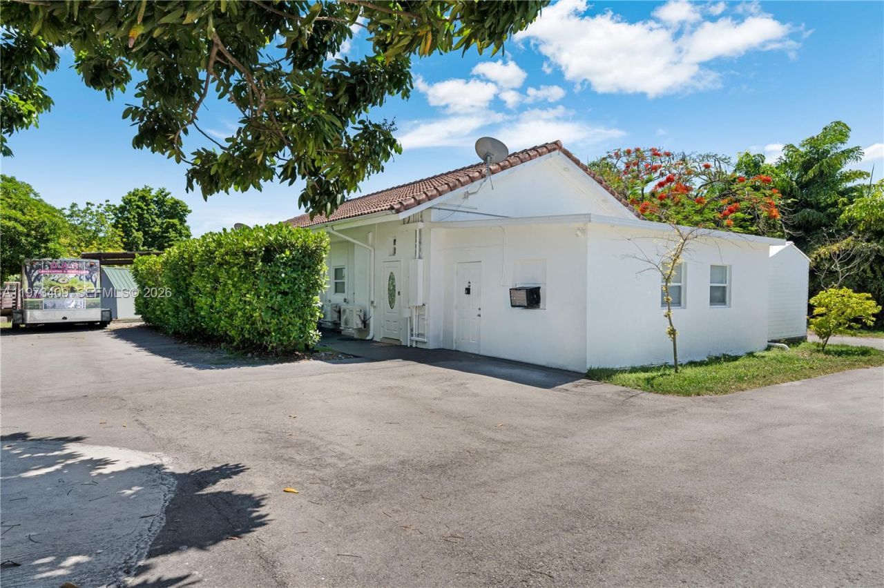13050 SW 26th St, Miami, FL 33175 Photo
