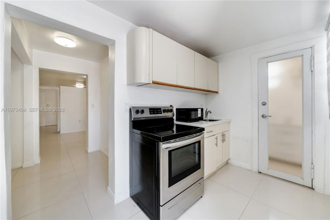 13050 SW 26th St, Miami, FL 33175 Photo