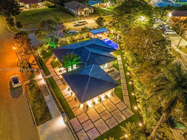 2100 SW 9th Ave, Miami, FL 33129