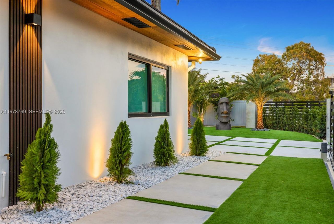 2100 SW 9th Ave, Miami, FL 33129 Photo