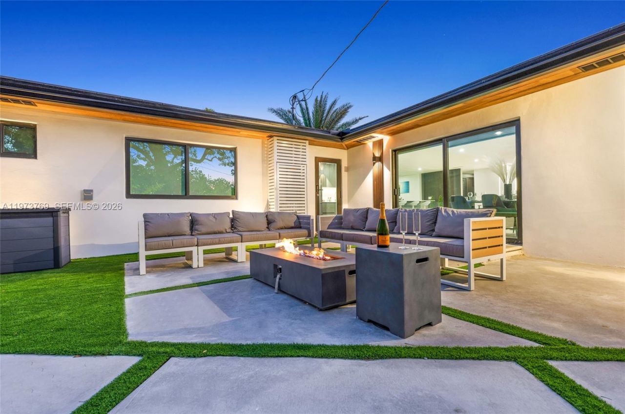 2100 SW 9th Ave, Miami, FL 33129 Photo