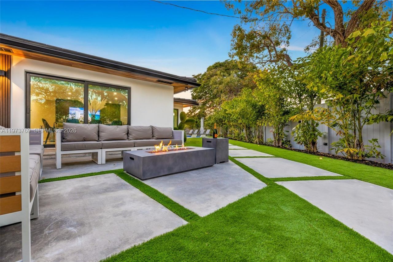 2100 SW 9th Ave, Miami, FL 33129 Photo