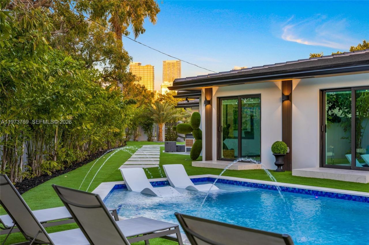 2100 SW 9th Ave, Miami, FL 33129 Photo