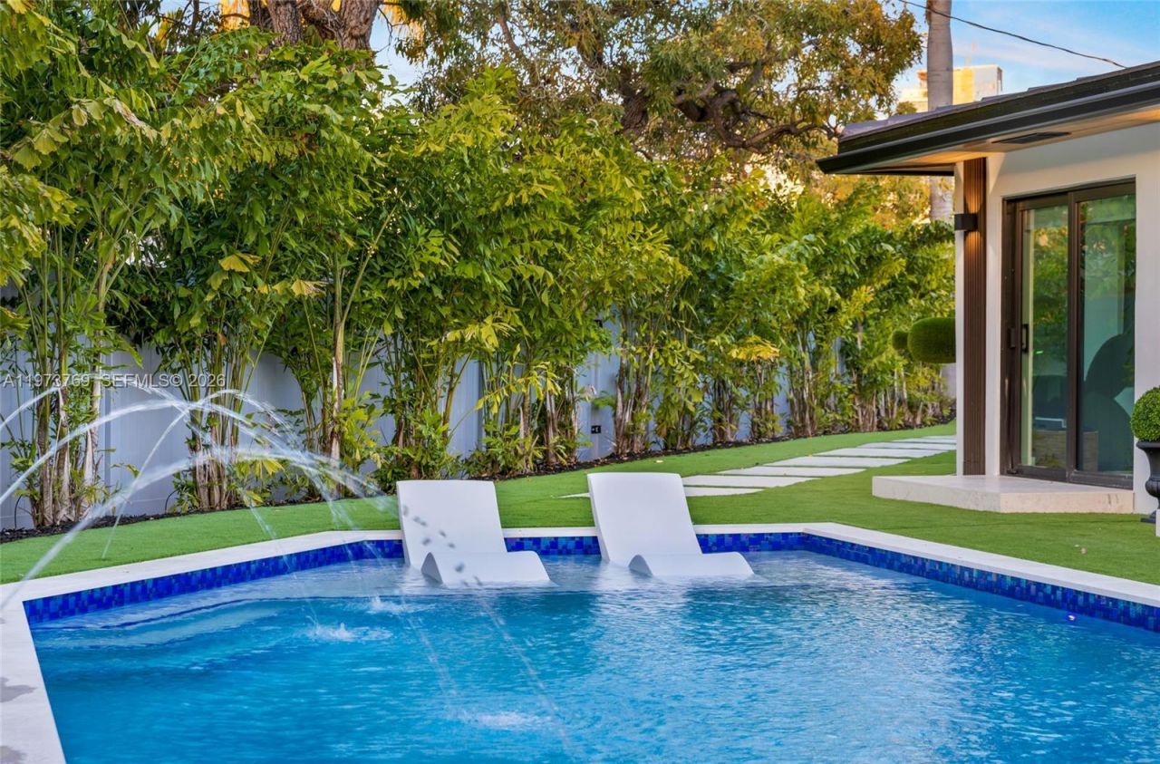 2100 SW 9th Ave, Miami, FL 33129 Photo