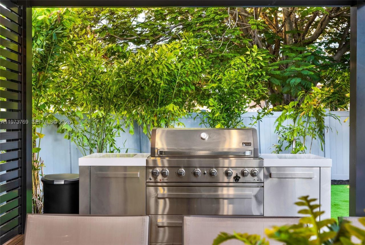 2100 SW 9th Ave, Miami, FL 33129 Photo