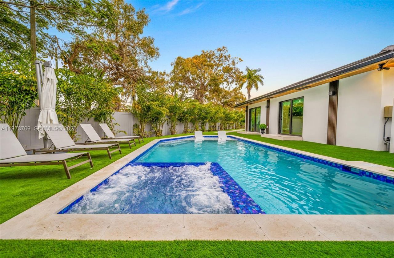 2100 SW 9th Ave, Miami, FL 33129 Photo