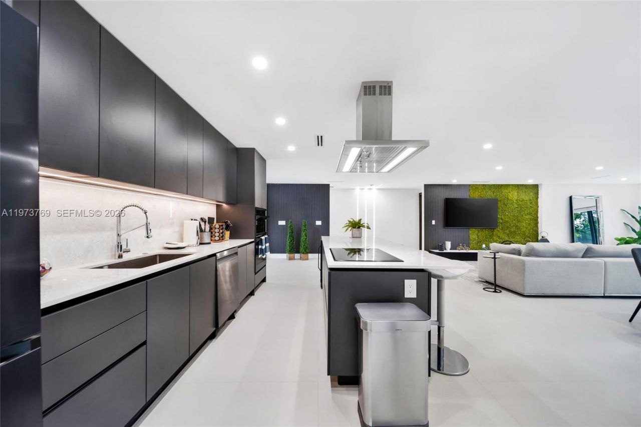 2100 SW 9th Ave, Miami, FL 33129 Photo