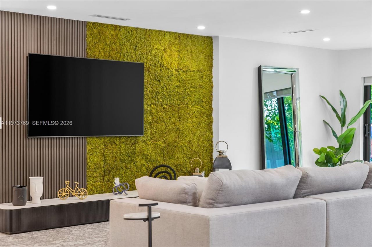 2100 SW 9th Ave, Miami, FL 33129 Photo