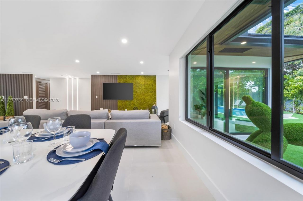 2100 SW 9th Ave, Miami, FL 33129 Photo