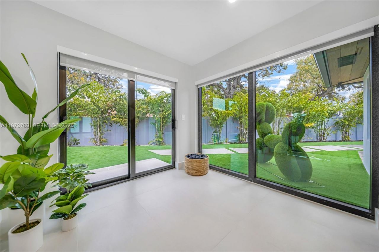 2100 SW 9th Ave, Miami, FL 33129 Photo