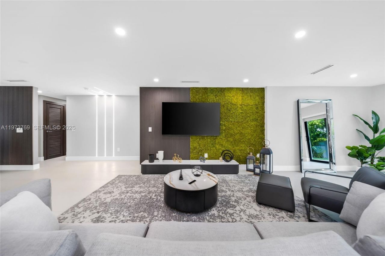 2100 SW 9th Ave, Miami, FL 33129 Photo