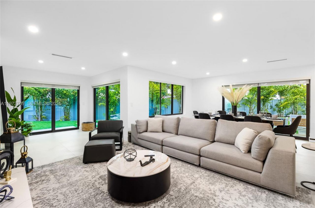 2100 SW 9th Ave, Miami, FL 33129 Photo