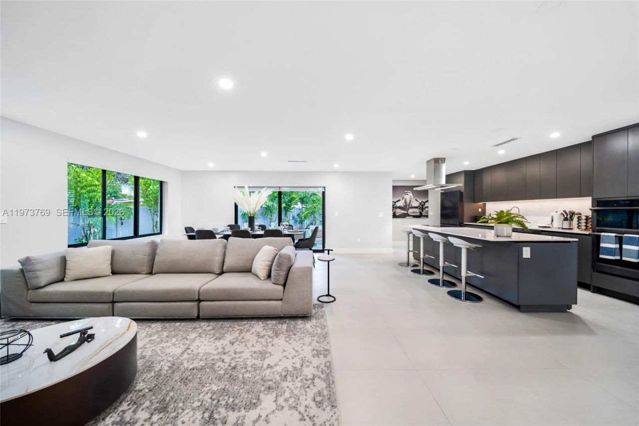 2100 SW 9th Ave, Miami, FL 33129 Photo