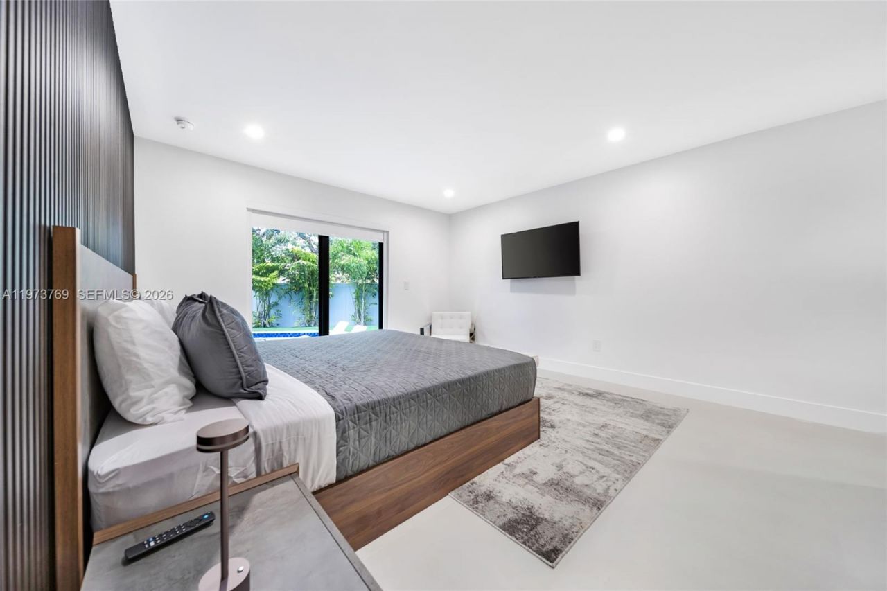 2100 SW 9th Ave, Miami, FL 33129 Photo