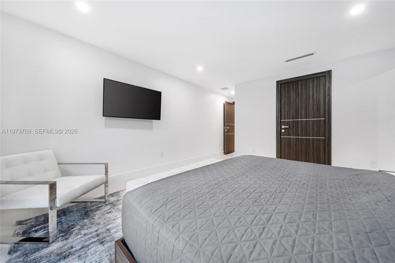 2100 SW 9th Ave, Miami, FL 33129 Photo