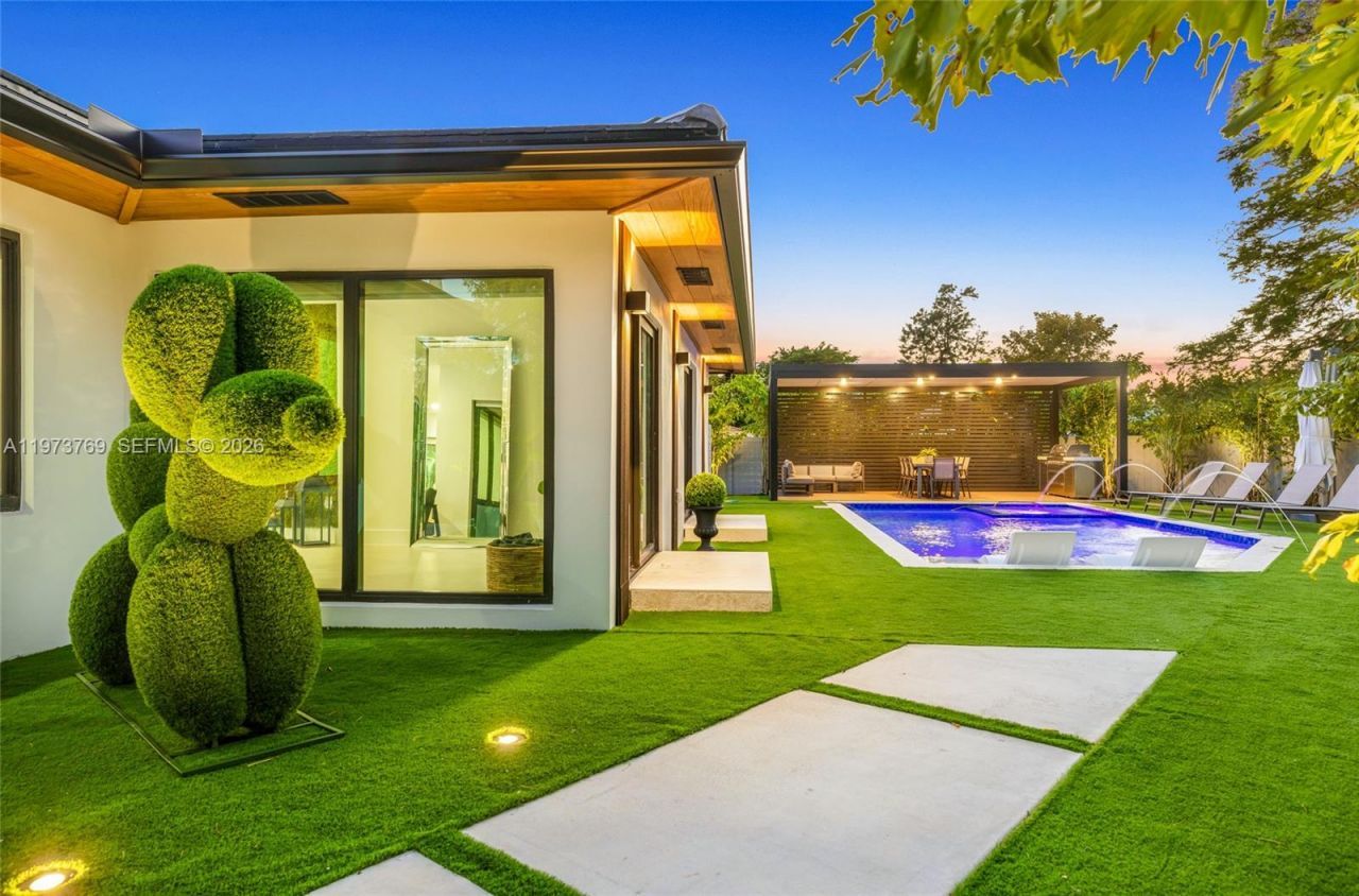 2100 SW 9th Ave, Miami, FL 33129 Photo