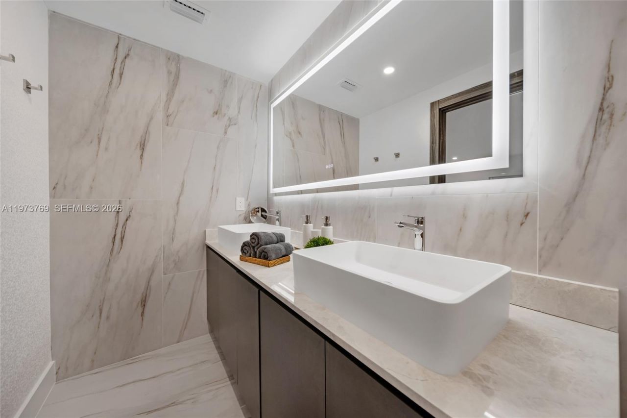 2100 SW 9th Ave, Miami, FL 33129 Photo