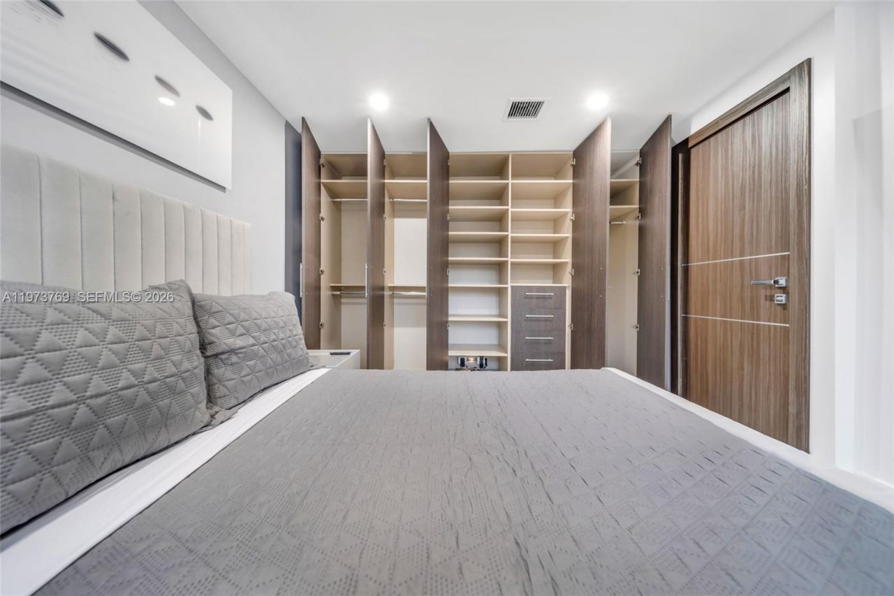 2100 SW 9th Ave, Miami, FL 33129 Photo