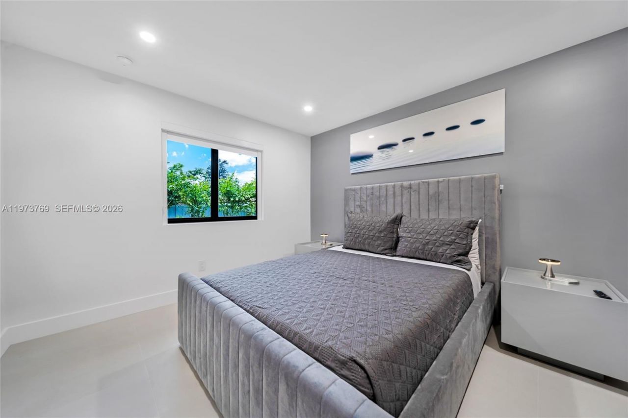 2100 SW 9th Ave, Miami, FL 33129 Photo