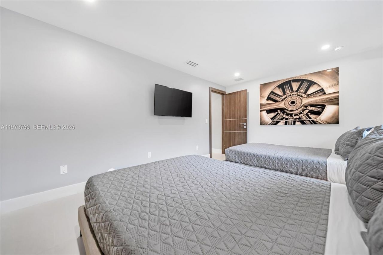 2100 SW 9th Ave, Miami, FL 33129 Photo