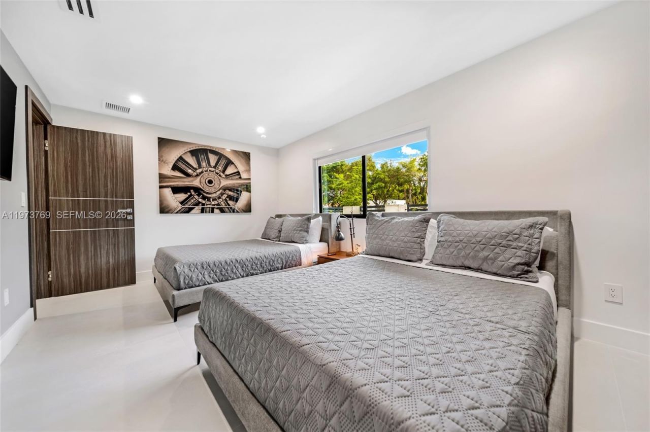 2100 SW 9th Ave, Miami, FL 33129 Photo