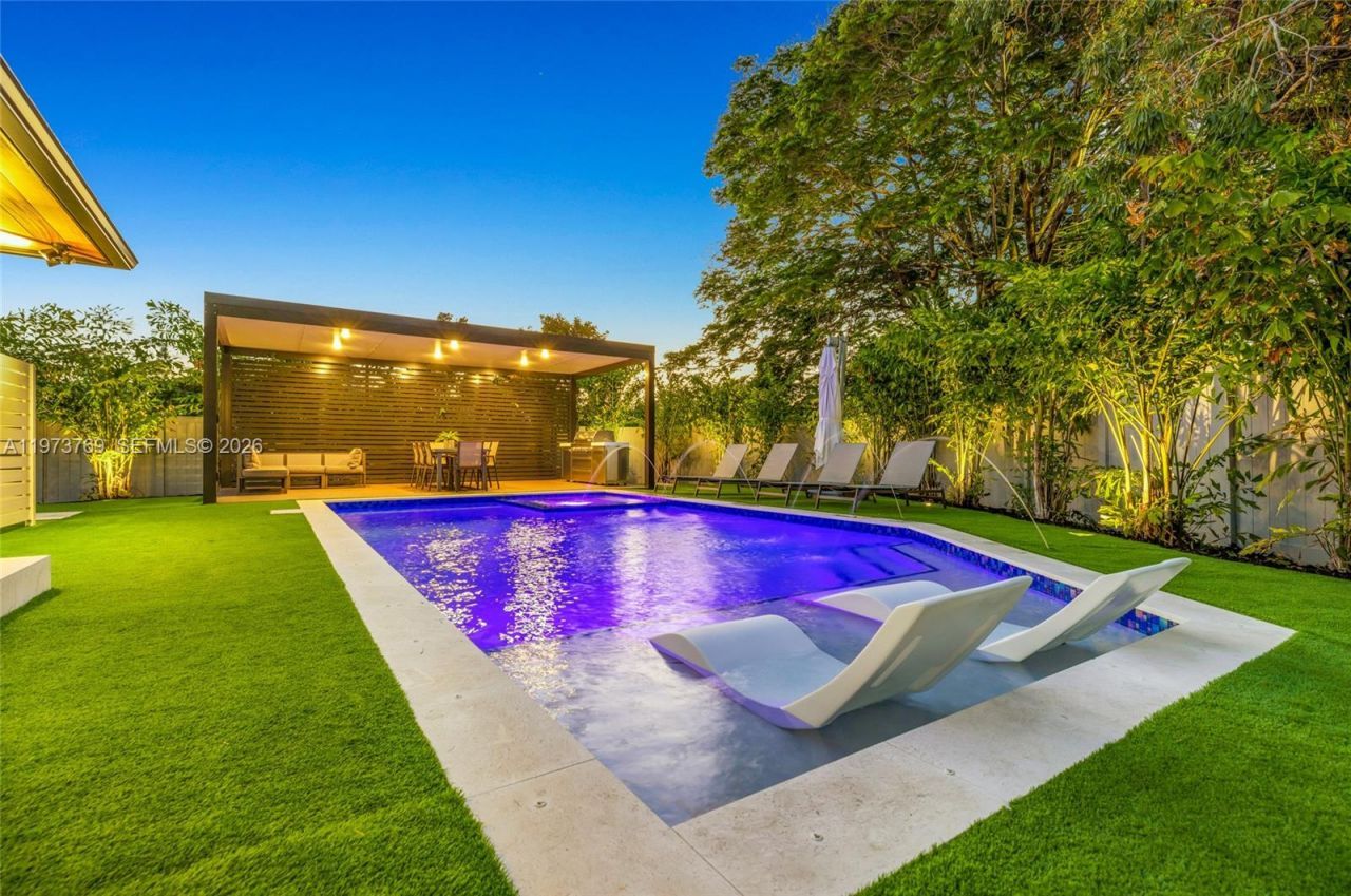 2100 SW 9th Ave, Miami, FL 33129 Photo