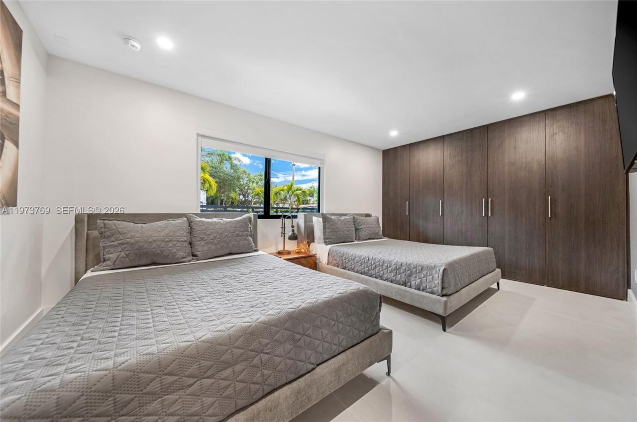 2100 SW 9th Ave, Miami, FL 33129 Photo