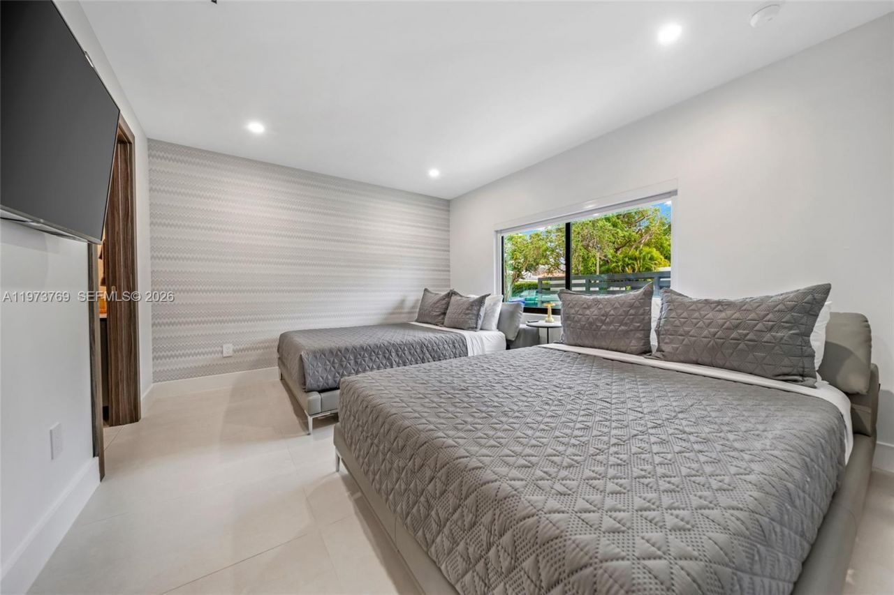 2100 SW 9th Ave, Miami, FL 33129 Photo