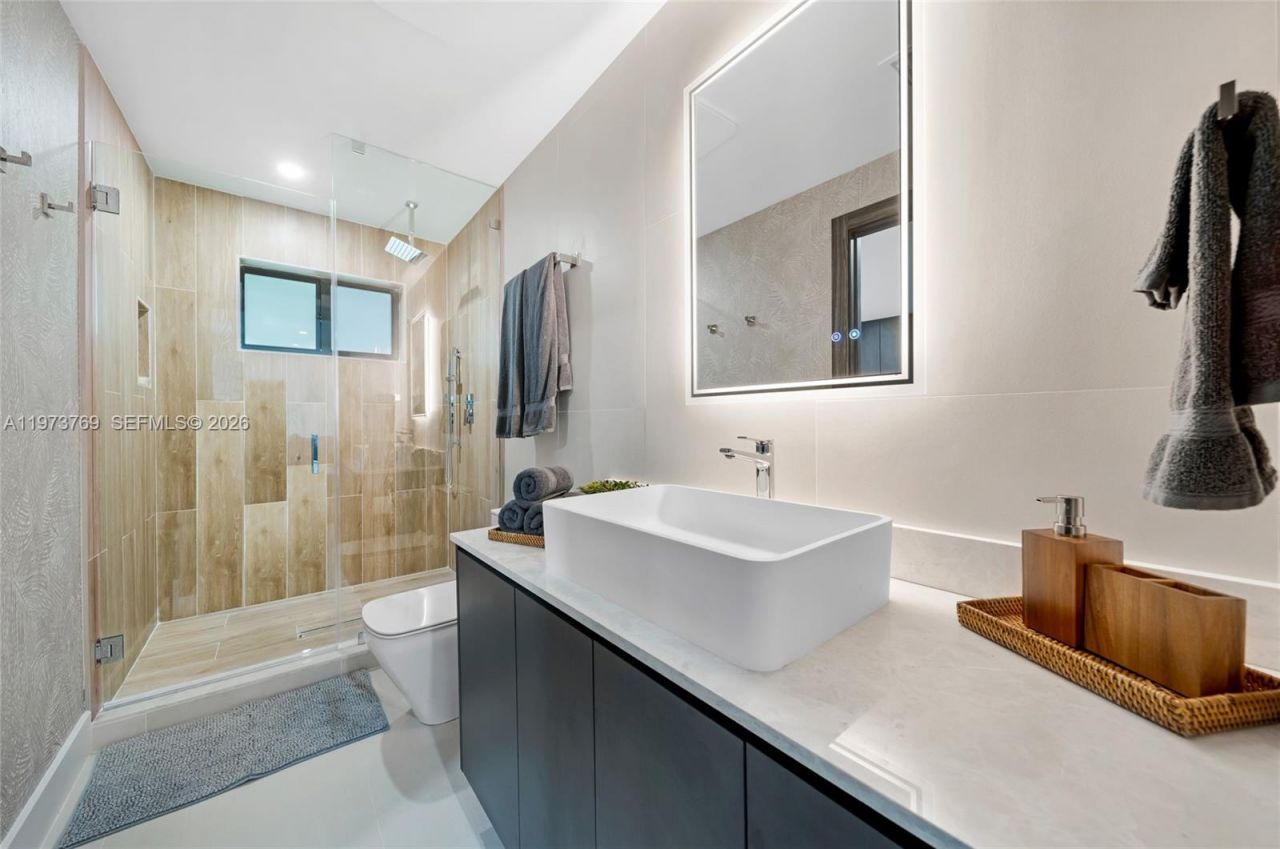 2100 SW 9th Ave, Miami, FL 33129 Photo