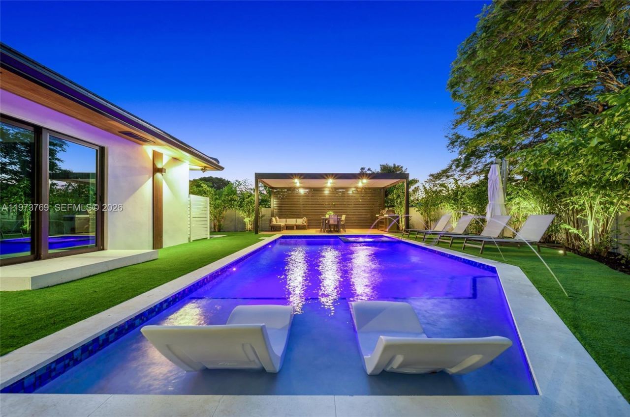 2100 SW 9th Ave, Miami, FL 33129 Photo