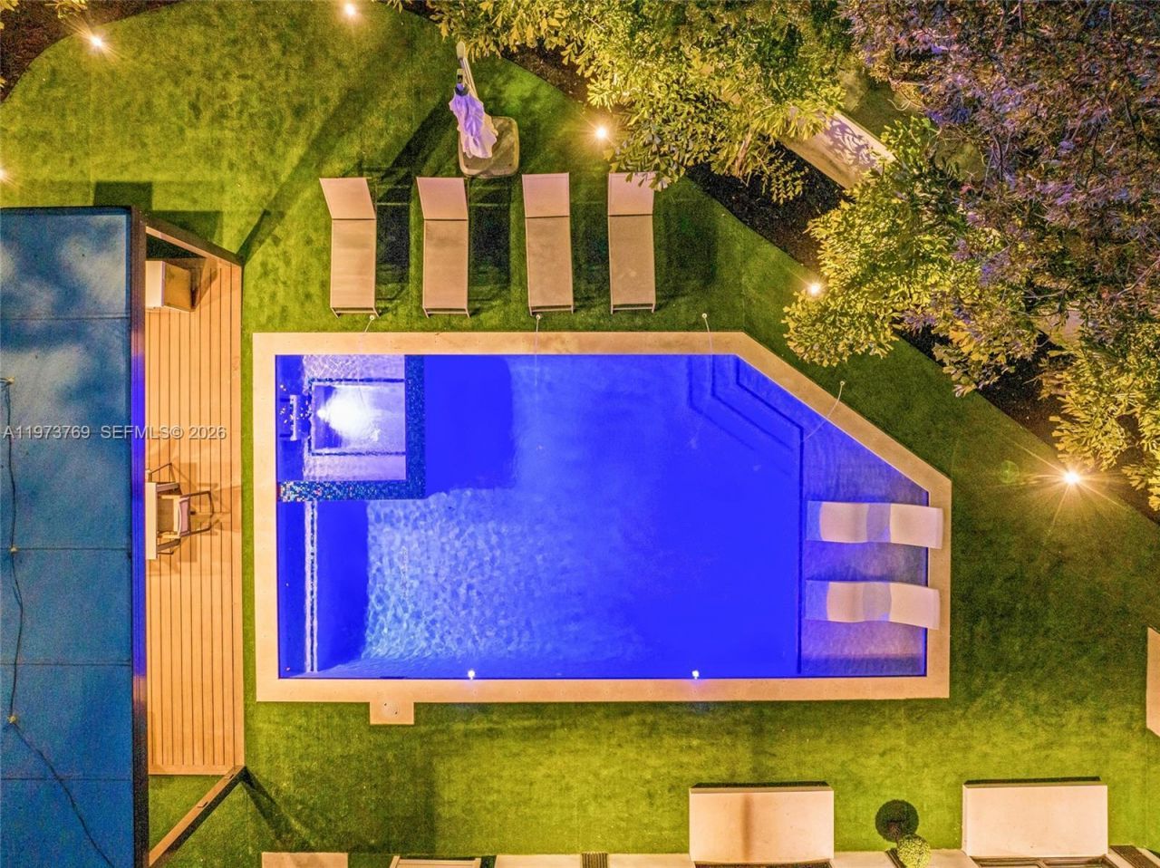 2100 SW 9th Ave, Miami, FL 33129 Photo