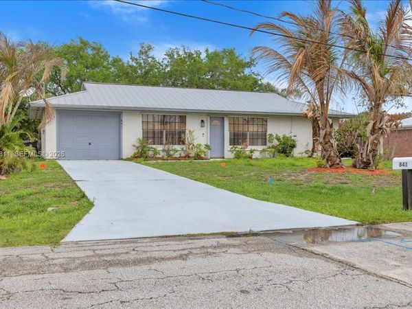 841 NW Riverside Dr, Port St. Lucie, FL 34983