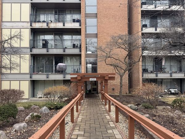 6020 Oakwood Drive , Unit 5E, Lisle, IL 60532