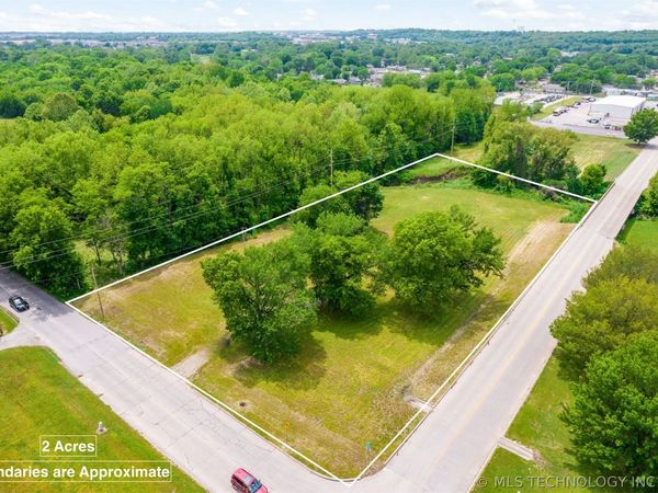 809 S Muskogee Avenue , Claremore, OK 74017