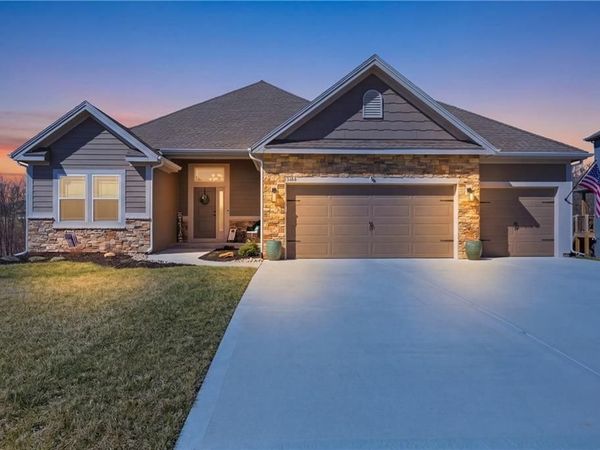 10212 N Corrington Avenue, Kansas City, MO 64156