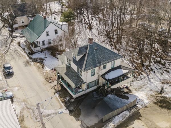 11 Barrows Street, Paris, ME 04281