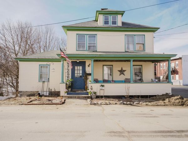 11 Barrows Street, Paris, ME 04281