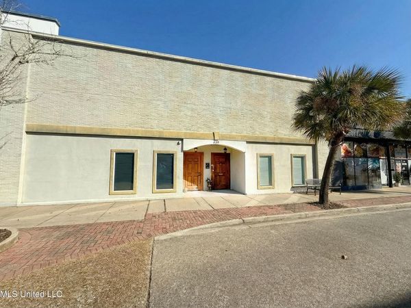 633 Delmas Avenue, Pascagoula, MS 39567