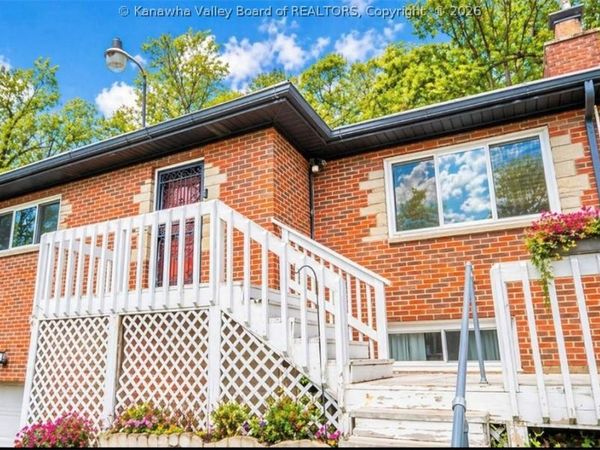 670 Forest Circle, South Charleston, WV 25303