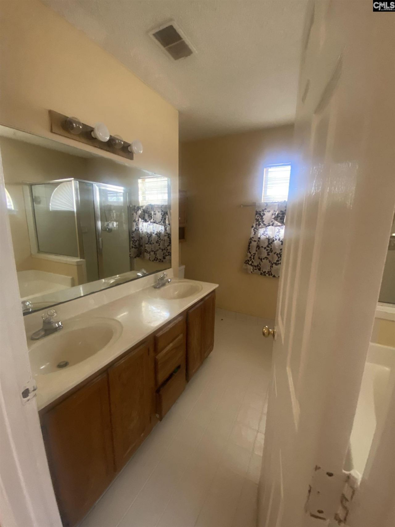 112 Winslow Way  Photo 10