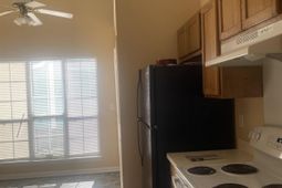 112 Winslow Way  photo 4