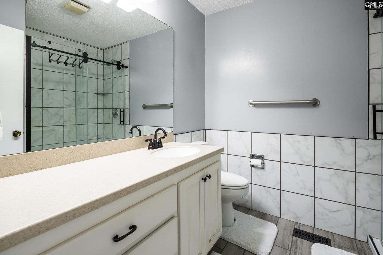 1046 Tanglewood Court Photo 18